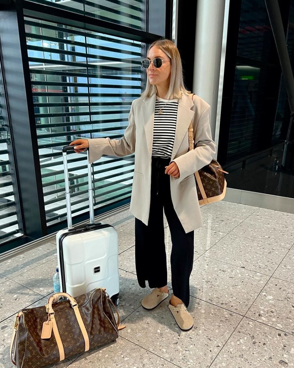 Oversized Blazer and Wide Leg Pants Offer Sophisticated Comfort Oversized Blazer and Wide Leg Pants Offer Sophisticated Comfort — Trendy Airport Outfits