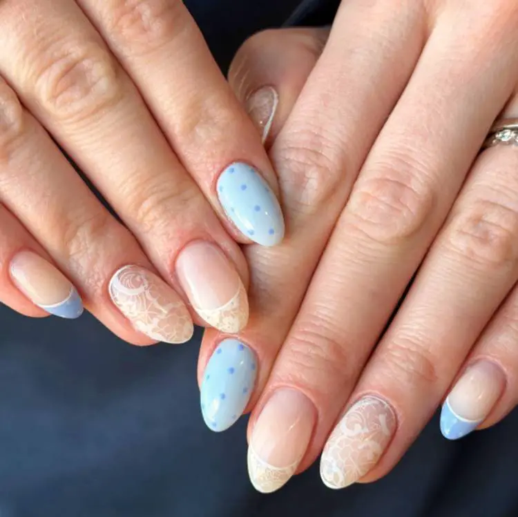 Short Oval Sheer Nude Baby Blue Floral French Tips Short Oval Sheer Nude Baby Blue Floral French Tips — Trendy Baby Blue Nails