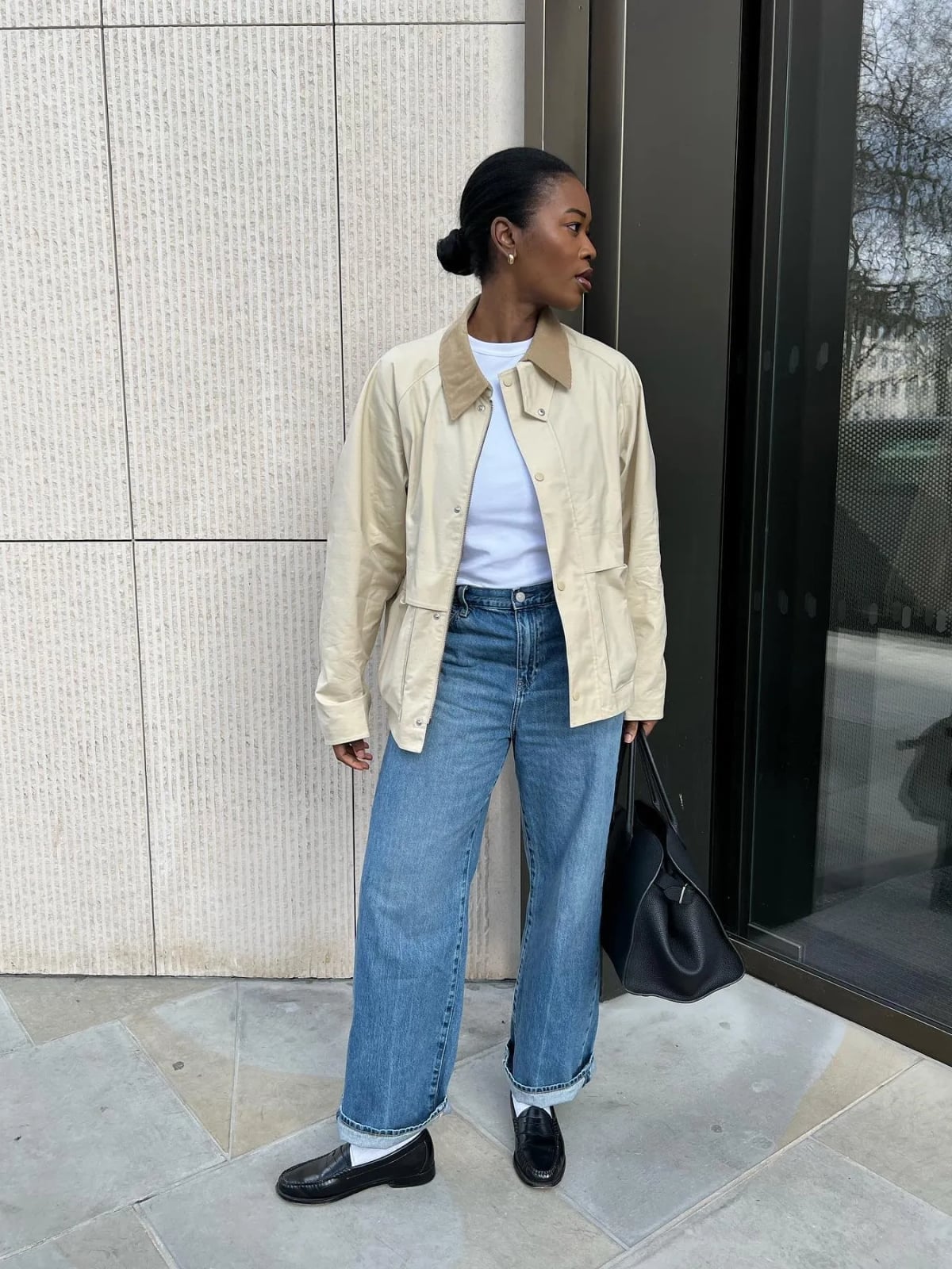 Beige Barn Jacket with Contrast Collar and Wide-Leg Jeans Beige Barn Jacket with Contrast Collar and Wide-Leg Jeans — Trendy Barn Jacket Outfit