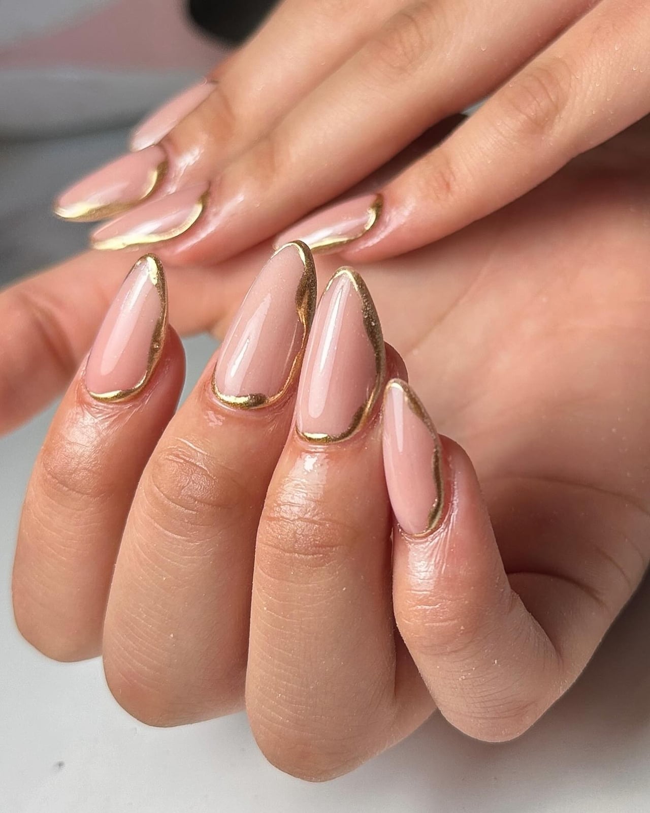 Pale Pink Gold Outline Almond Nails — Trendy Birthday Nails Almond