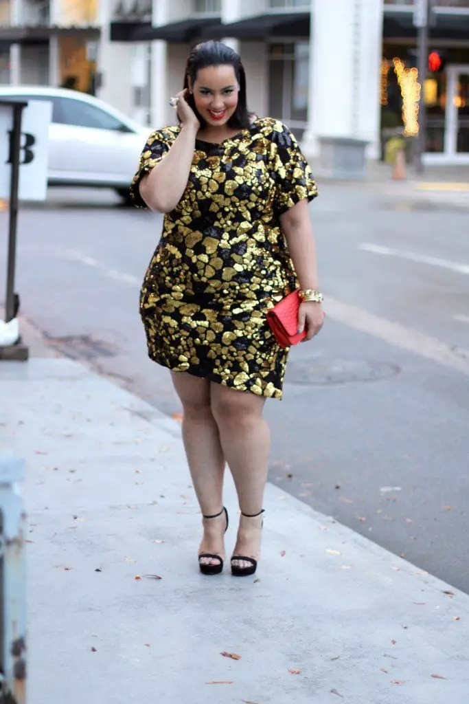 Black and Gold Sequin Mini Dress with Red Clutch Black and Gold Sequin Mini Dress with Red Clutch — Trendy Birthday Outfits