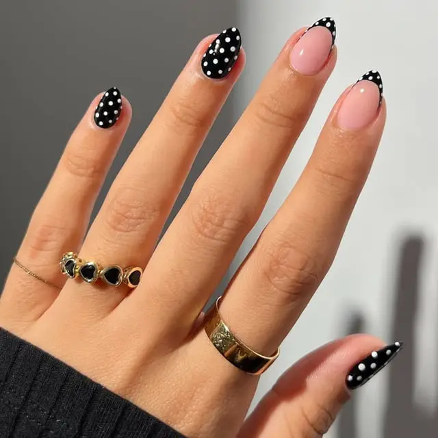 Classic Black French Tip Almond Nails Classic Black French Tip Almond Nails — Trendy Black Almond Nails