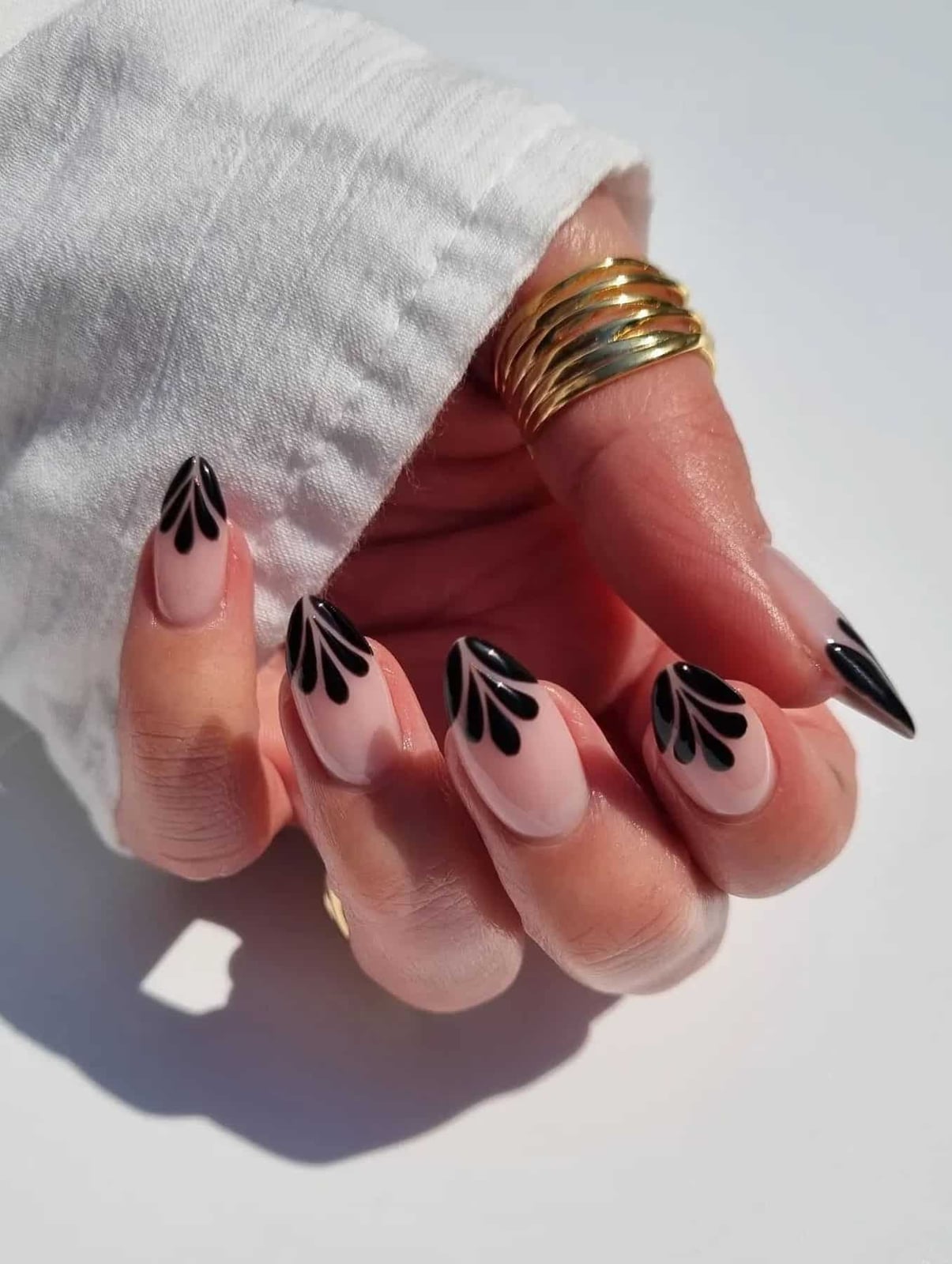 Long Almond Black Leaf Art Long Almond Black Leaf Art — Trendy Black Almond Nails