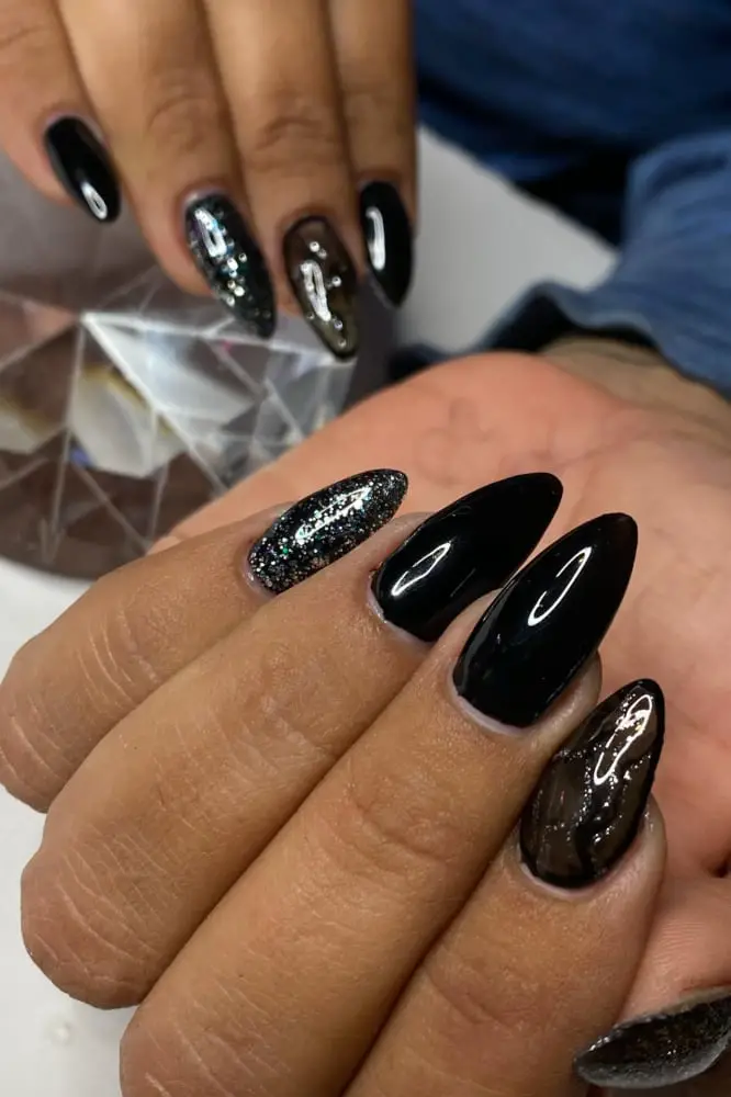 Black Almond With Silver Glitter Accents Black Almond With Silver Glitter Accents — Trendy Black Almond Nails