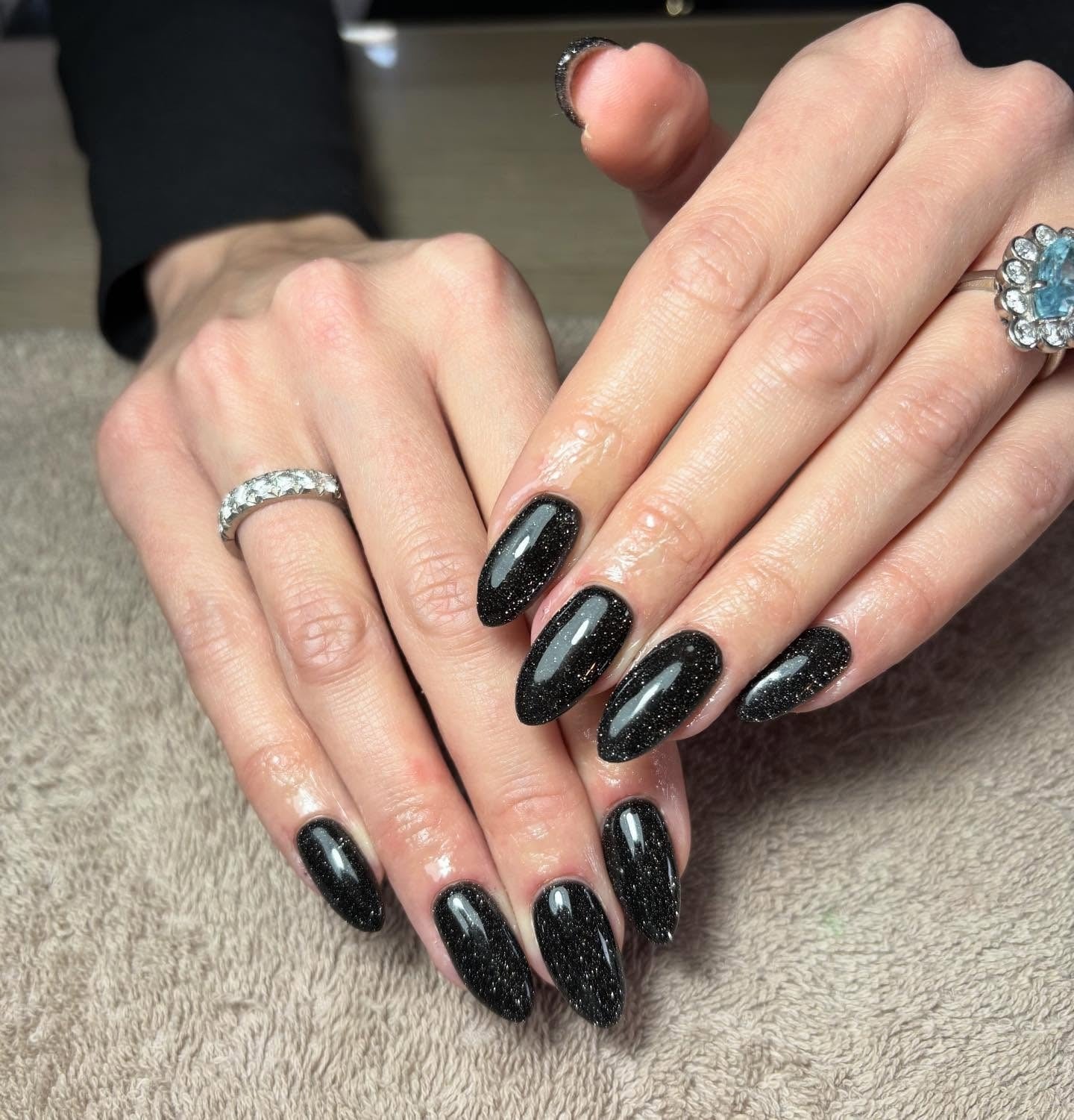 Glossy Black Almond With Fine Glitter Glossy Black Almond With Fine Glitter — Trendy Black Almond Nails