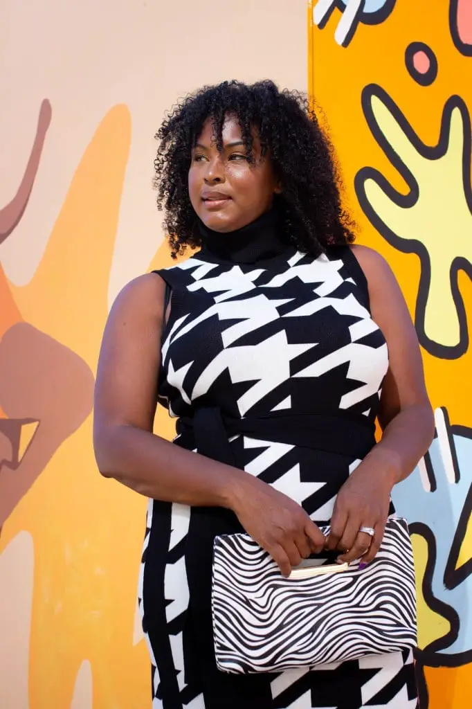Houndstooth Print Sleeveless Dress with Belt — Trendy Black and White Outfits