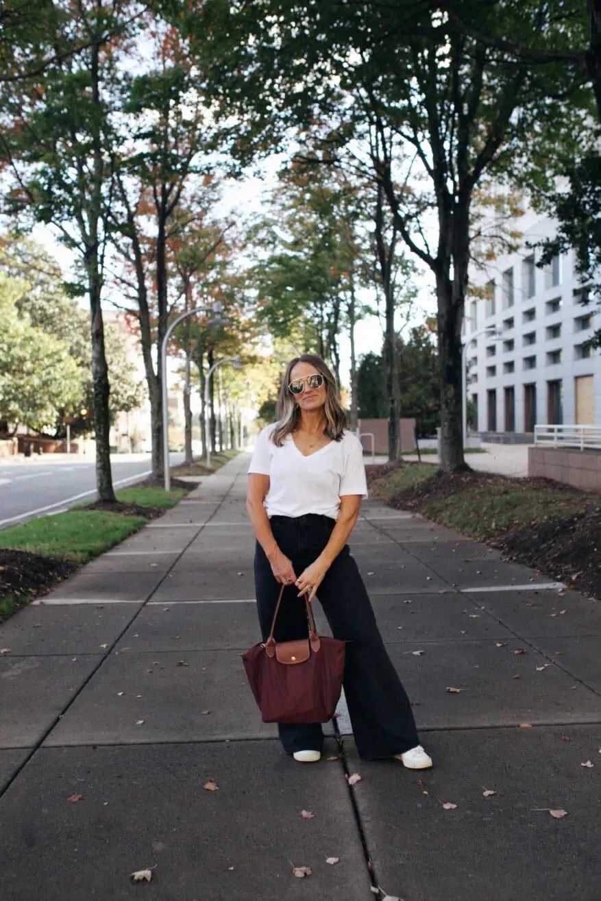 Black Wide Leg Baggy Jeans with a Burgundy Jacket and White Sneakers Black Wide Leg Baggy Jeans with a Burgundy Jacket and White Sneakers — Trendy Black Baggy Jeans Outfit