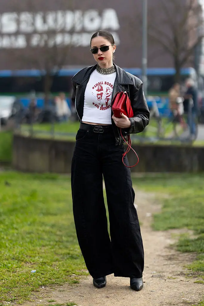 Baggy Black Jeans with a Graphic Tee and Leather Jacket Baggy Black Jeans with a Graphic Tee and Leather Jacket — Trendy Black Baggy Jeans Outfit