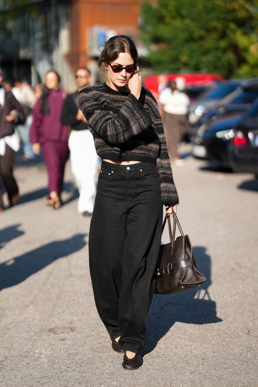 Black Barrel Jeans with Striped Knit Sweater and Ballet Flats Black Barrel Jeans with Striped Knit Sweater and Ballet Flats — Trendy Black Barrel Jeans Outfit