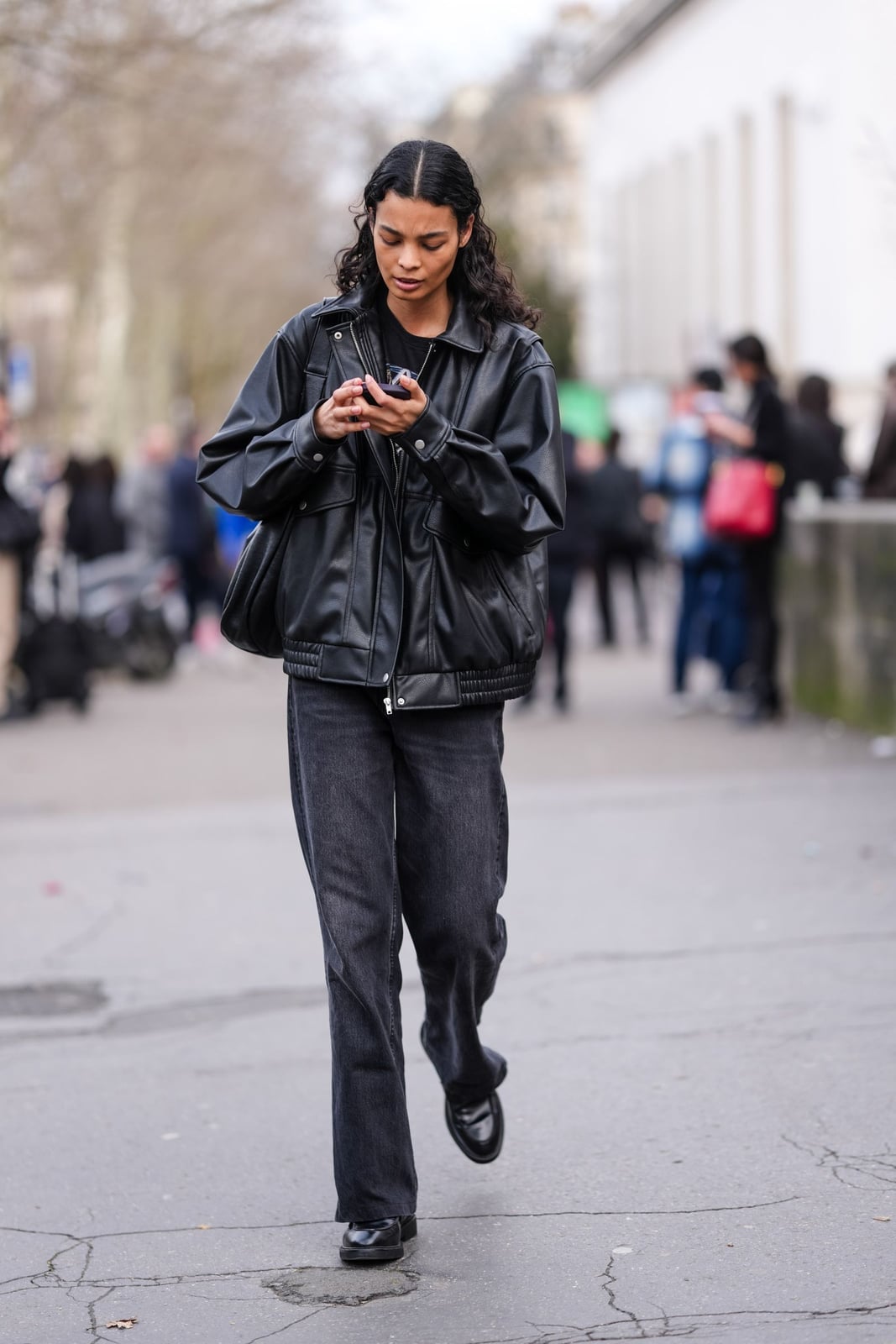 Black Leather Jacket Over T-Shirt with Gray Barrel Jeans Black Leather Jacket Over T-Shirt with Gray Barrel Jeans — Trendy Black Barrel Jeans Outfit