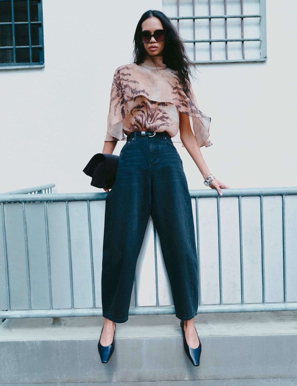 Beige Printed Cape Top with Black Barrel Jeans Beige Printed Cape Top with Black Barrel Jeans — Trendy Black Barrel Jeans Outfit