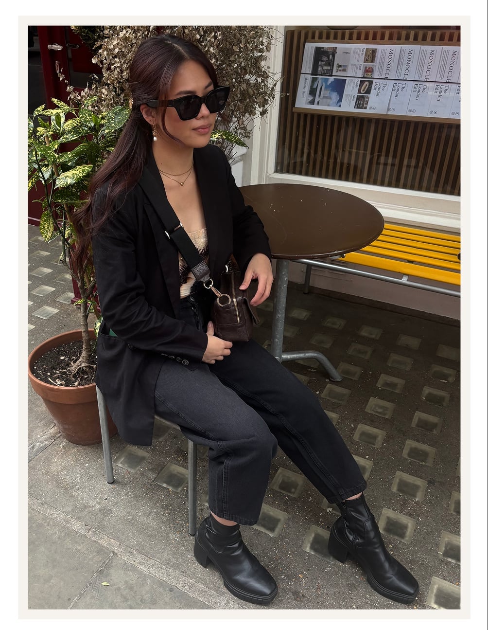 Black Blazer Over Patterned Top with Barrel Jeans Black Blazer Over Patterned Top with Barrel Jeans — Trendy Black Barrel Jeans Outfit