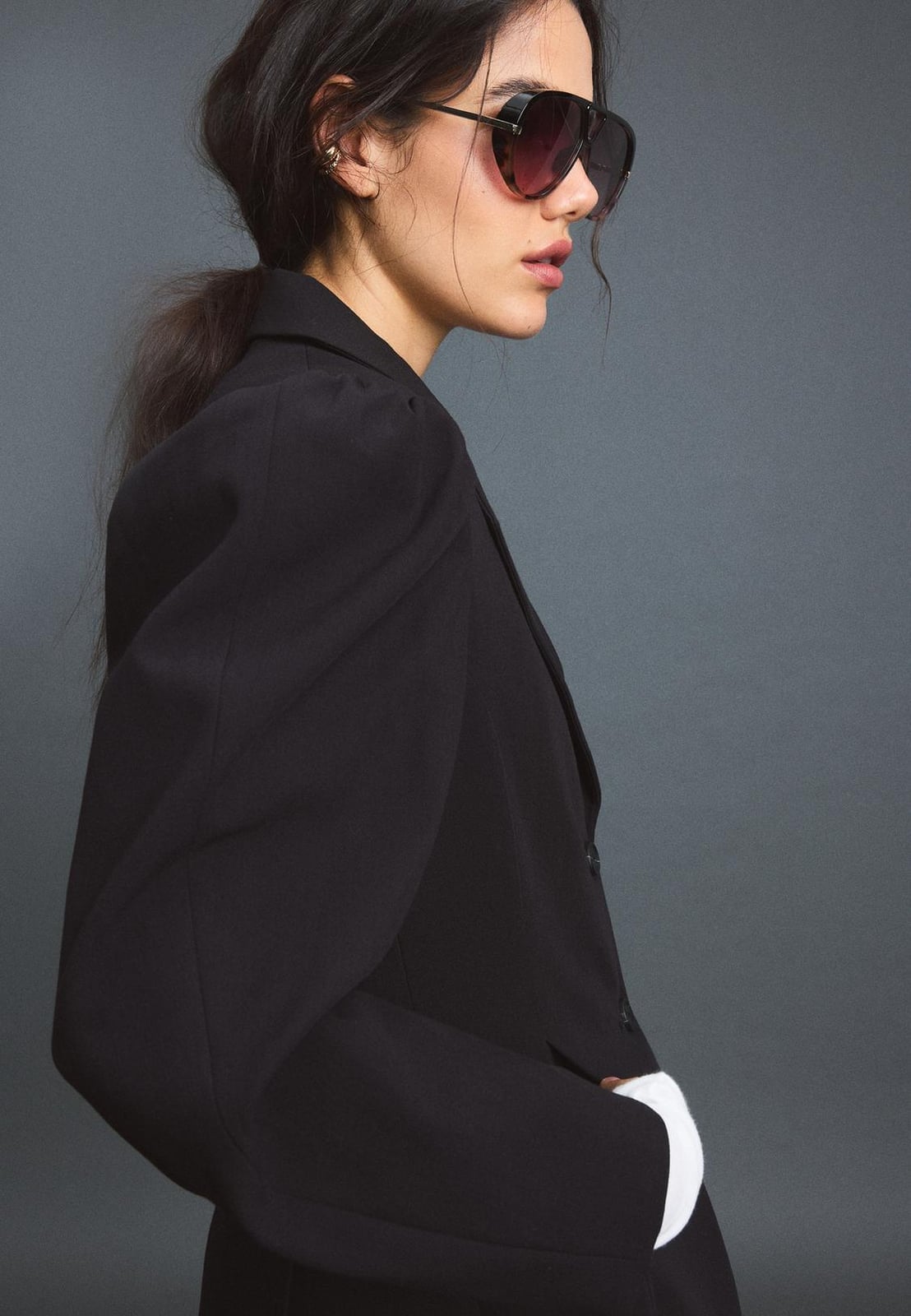 Oversized Black Blazer With Voluminous Sleeves — Trendy Black Blazer Outfit
