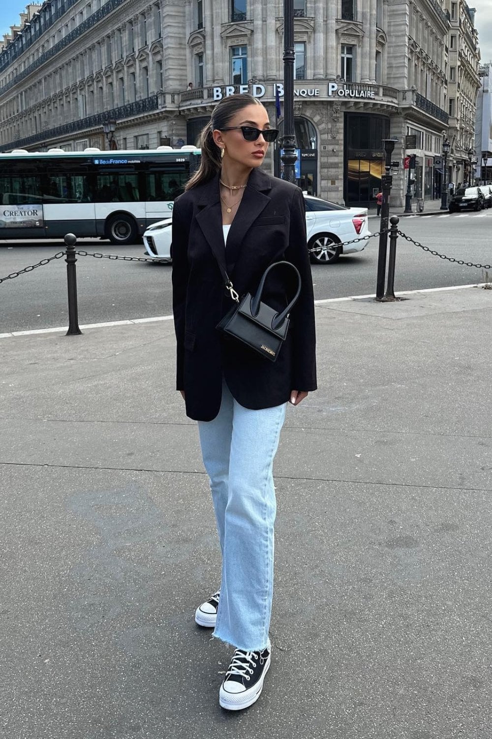 Oversized Black Blazer With Wide Leg Jeans and Relaxed Fit — Trendy Black Blazer Outfit