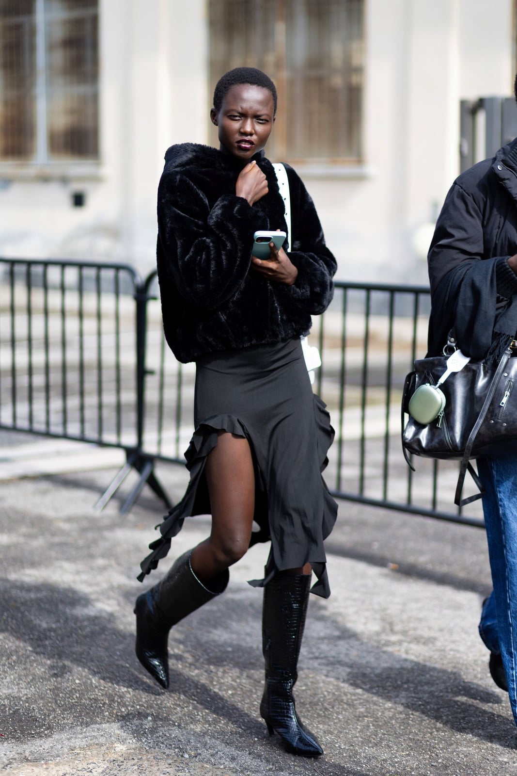 Black Pointed Boots with a Ruffled Skirt and Faux Fur Jacket Black Pointed Boots with a Ruffled Skirt and Faux Fur Jacket — Trendy Black Cowboy Boots Outfit