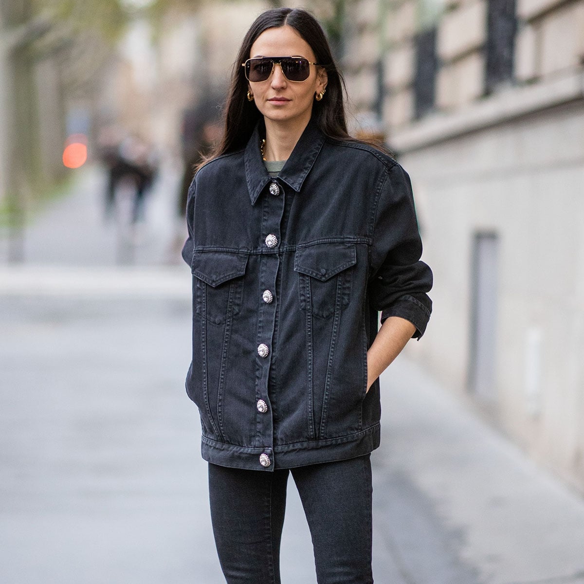 Oversized Black Denim Jacket With Slim Pants Oversized Black Denim Jacket With Slim Pants — Trendy Black Denim Jacket Outfit