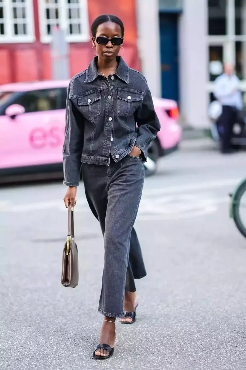 Gray Denim Jacket With Black Sandals Gray Denim Jacket With Black Sandals — Trendy Black Denim Jacket Outfit