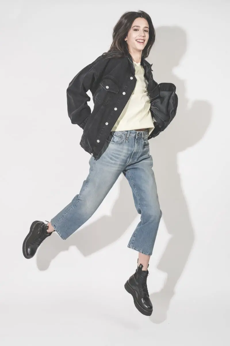 Oversized Black Denim Jacket With Yellow T-Shirt Oversized Black Denim Jacket With Yellow T-Shirt — Trendy Black Denim Jacket Outfit