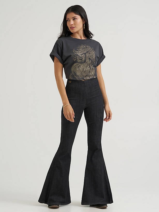 Extreme Flare Black Jeans with Graphic T-Shirt — Trendy Black Flare Jeans Outfit