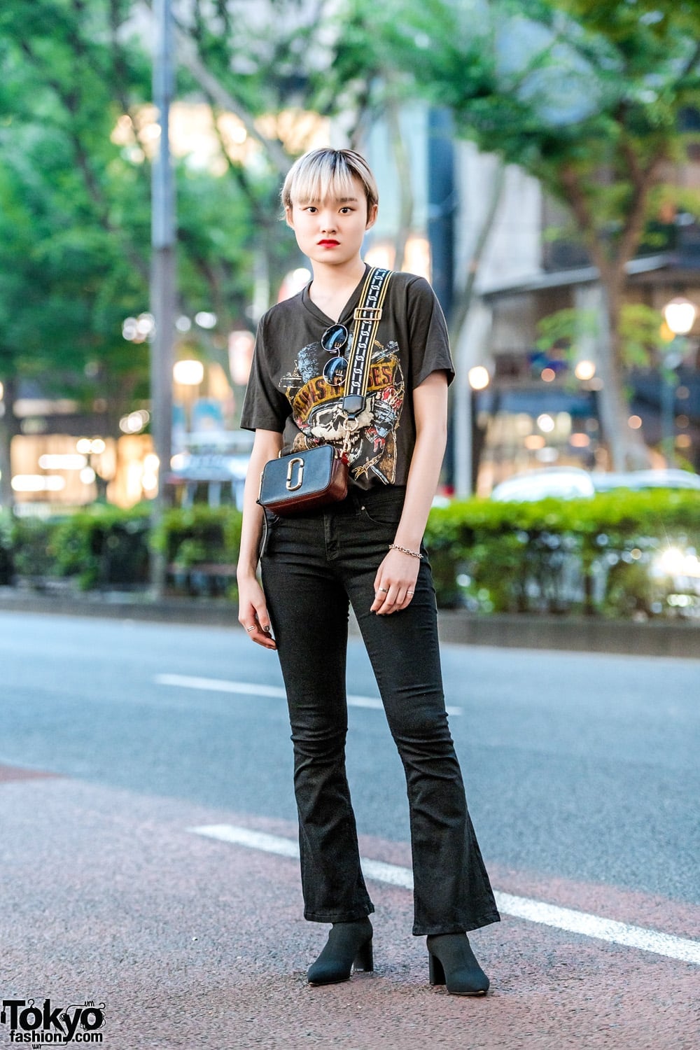 Fitted Flare Black Jeans with Graphic Tee and Ankle Boots — Trendy Black Flare Jeans Outfit