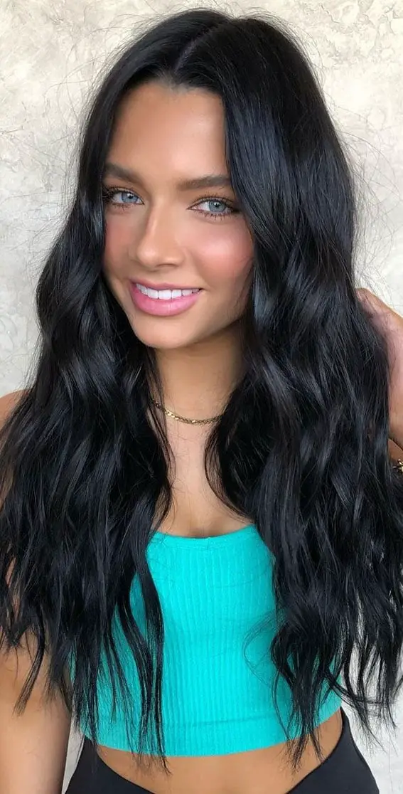 Mid-Back Loose Waves With Glossy Finish Mid-Back Loose Waves With Glossy Finish — Trendy Black Hair