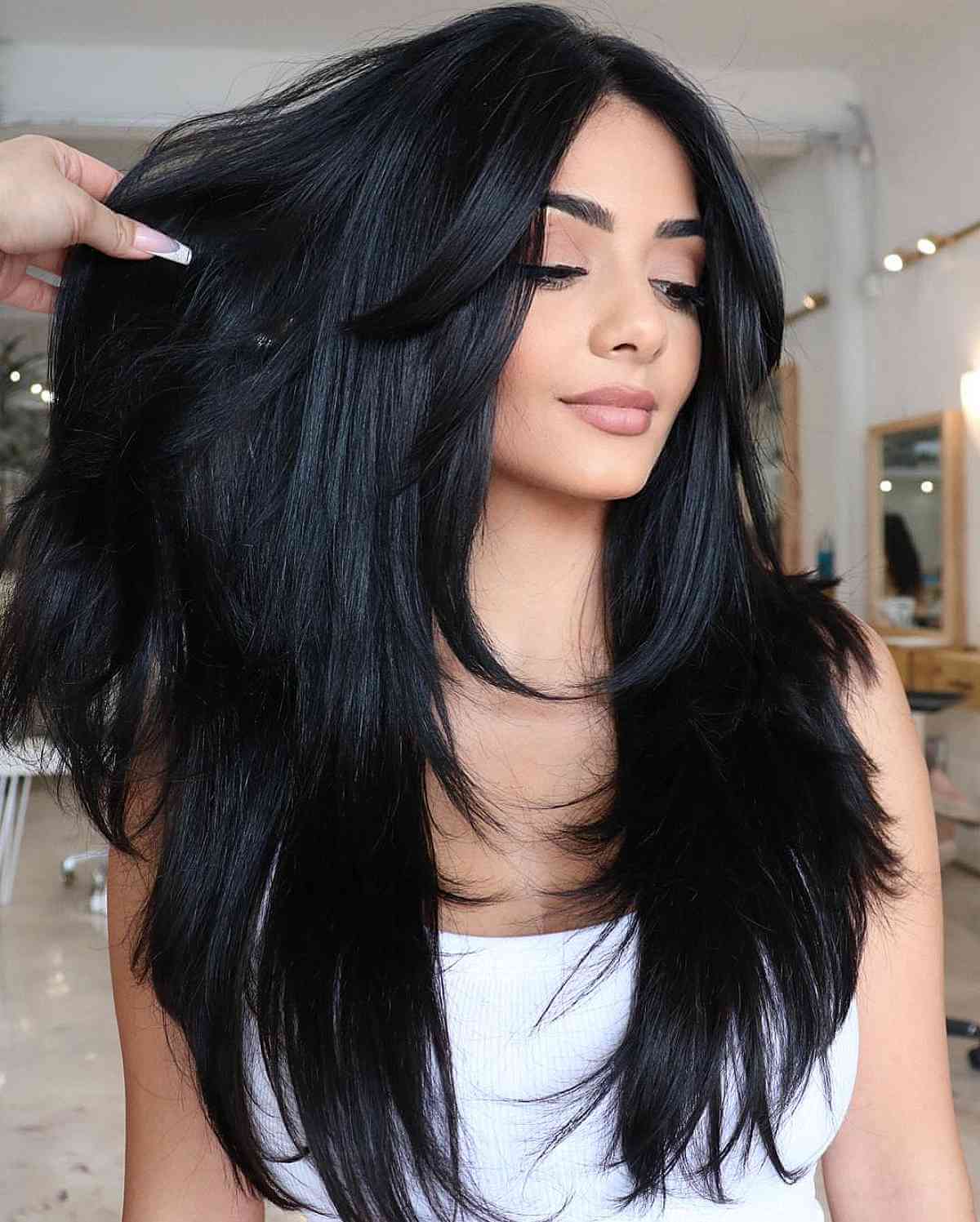 Thick Wavy Black Hair With Face-Framing Layers Thick Wavy Black Hair With Face-Framing Layers — Trendy Black Hair