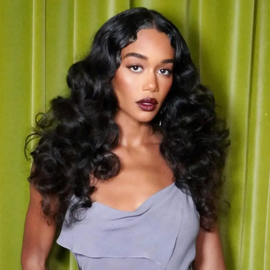 Shoulder Length Black Hair With Loose Curls Shoulder Length Black Hair With Loose Curls — Trendy Black Hair