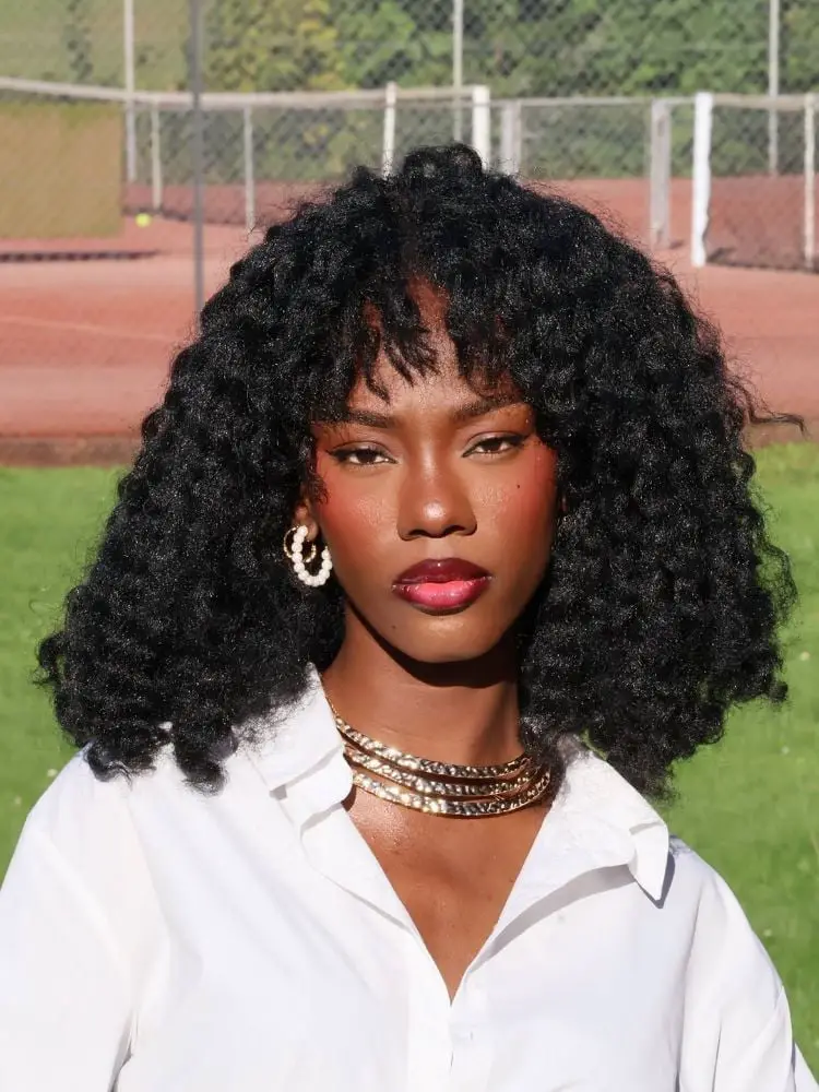 Collarbone Black Hair With Voluminous Curls Collarbone Black Hair With Voluminous Curls — Trendy Black Hair