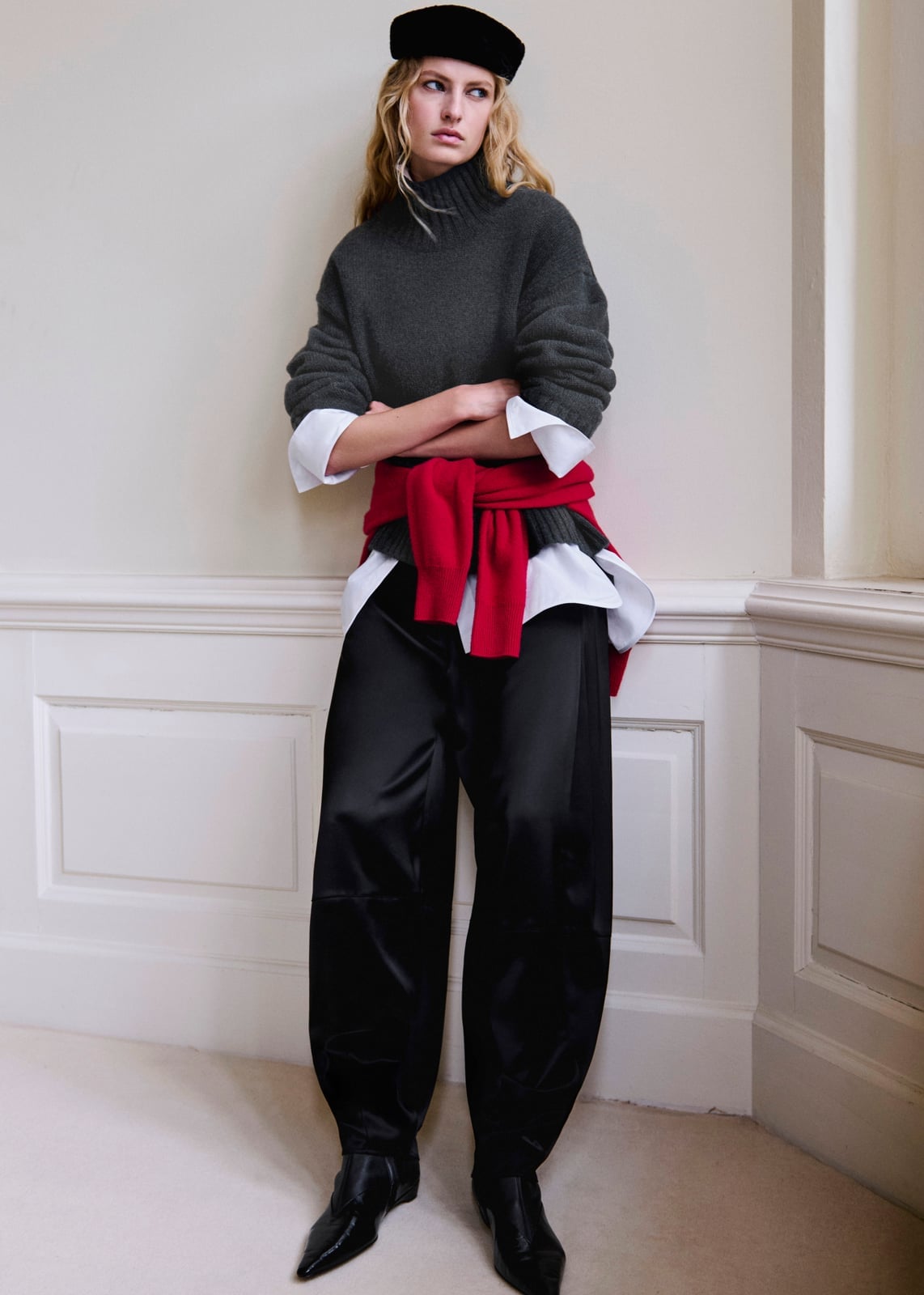 Voluminous Satin Black Trousers with Turtleneck — Trendy Black Trousers Outfit