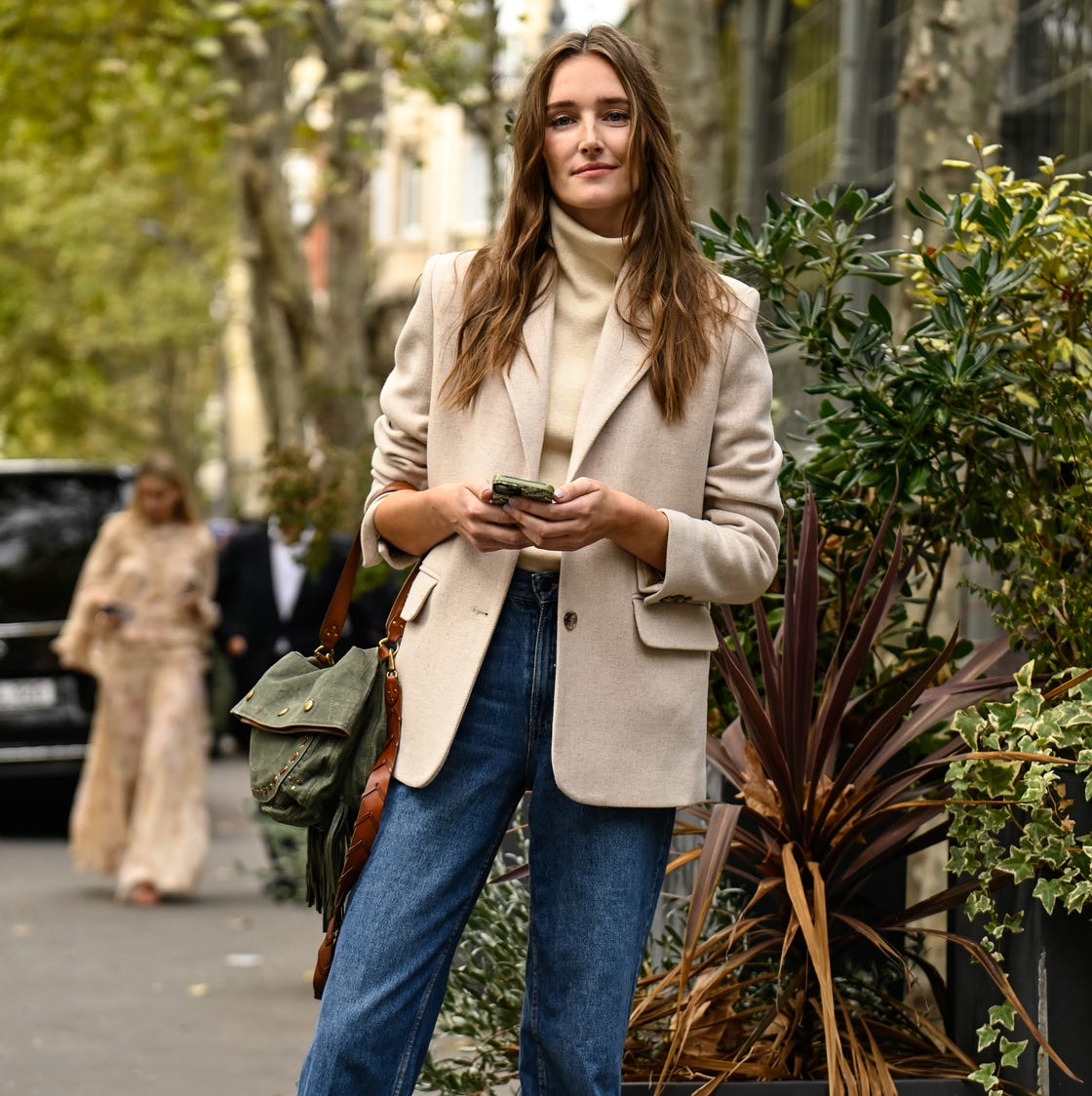 Beige Relaxed Blazer with Tan Turtleneck and Blue Jeans Beige Relaxed Blazer with Tan Turtleneck and Blue Jeans — Trendy Blazer Outfits