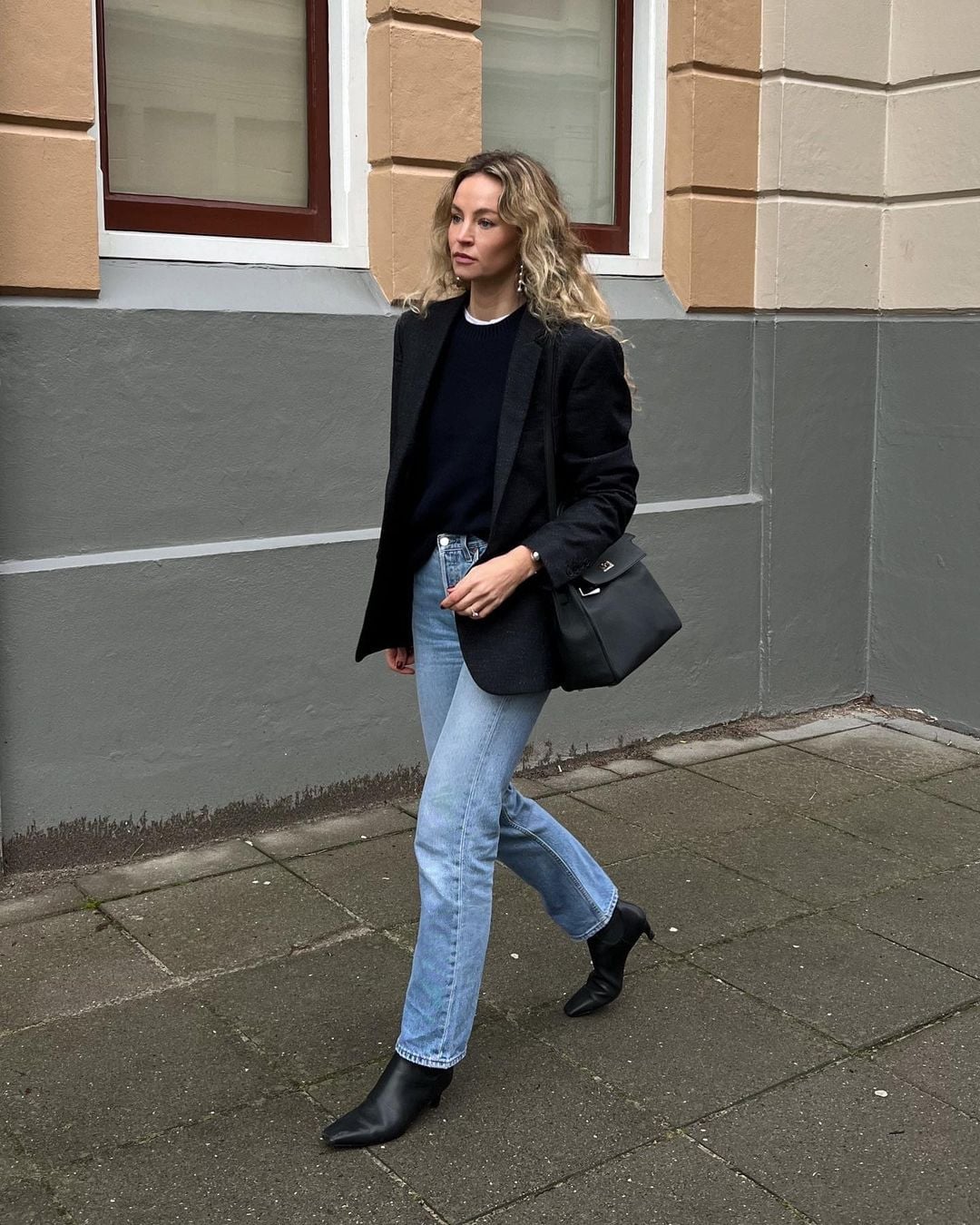 Dark Gray Blazer with Navy Sweater and Light Blue Jeans Dark Gray Blazer with Navy Sweater and Light Blue Jeans — Trendy Blazer Outfits