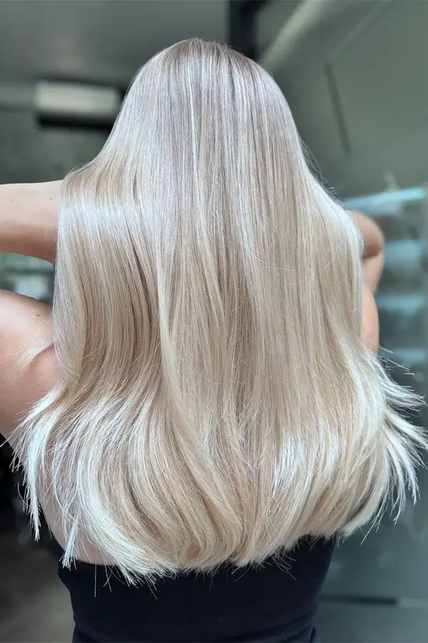 Vanilla Blonde With Subtle Highlights and Glossy Waves — Trendy Blonde Highlights Hair