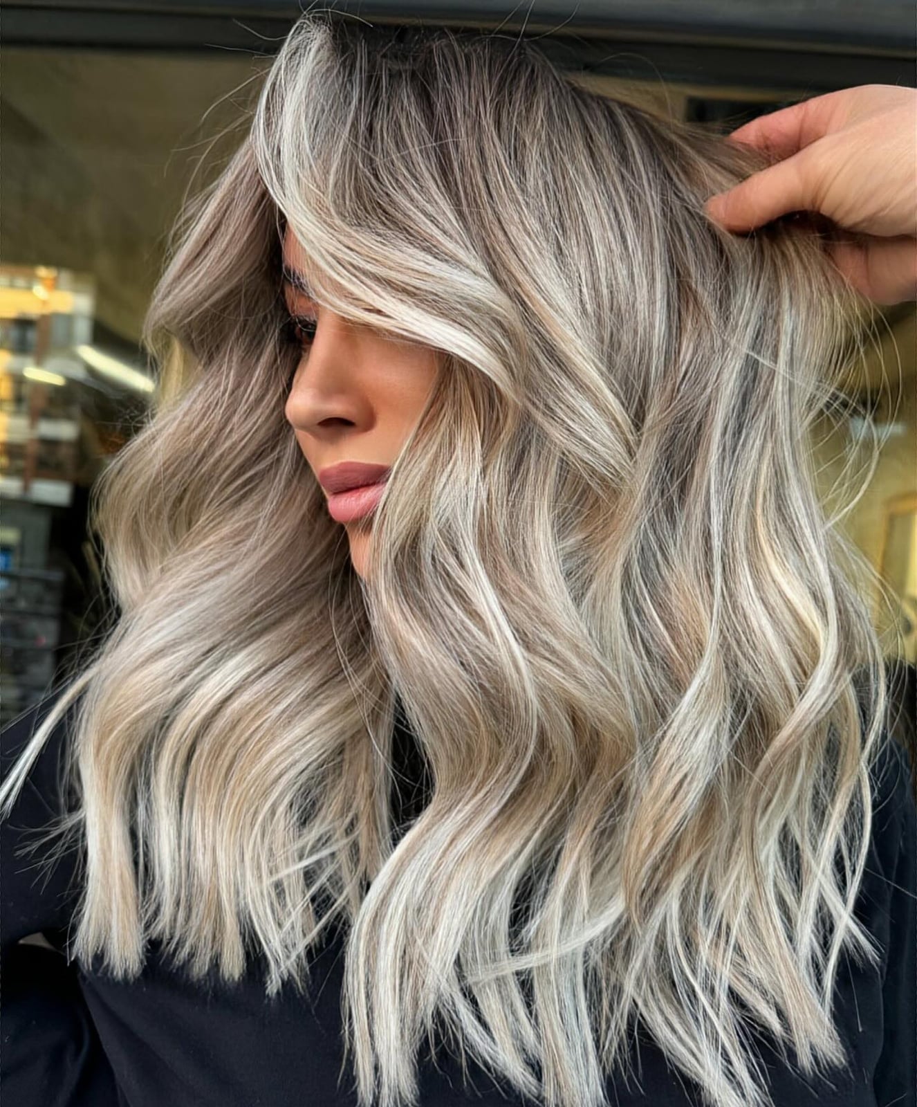 Dimensional Dirty Blonde With Collarbone Layers — Trendy Blonde Highlights Hair