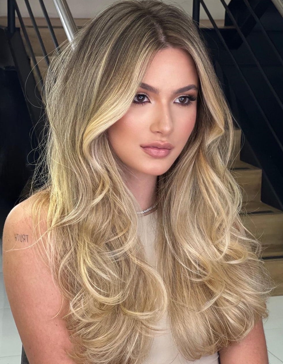 Natural Blonde Highlights With Face-Framing Layers — Trendy Blonde Highlights Hair