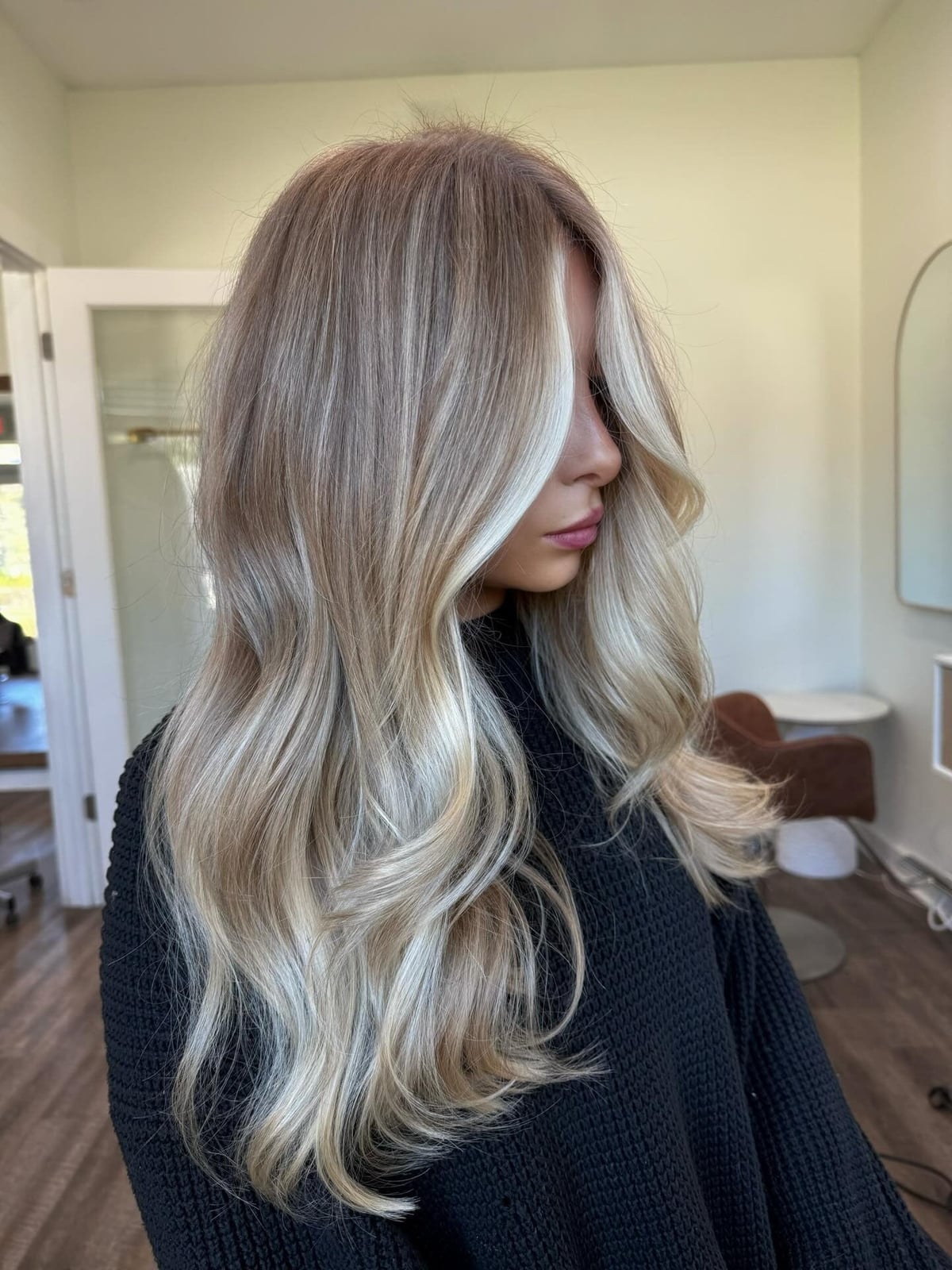Blonde Highlights On Neutral Base With Face-Framing Bangs — Trendy Blonde Highlights Hair