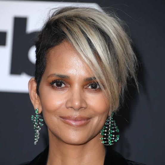 Pixie With Undercut And Blonde Highlights Pixie With Undercut And Blonde Highlights — Trendy Blonde Short Hair