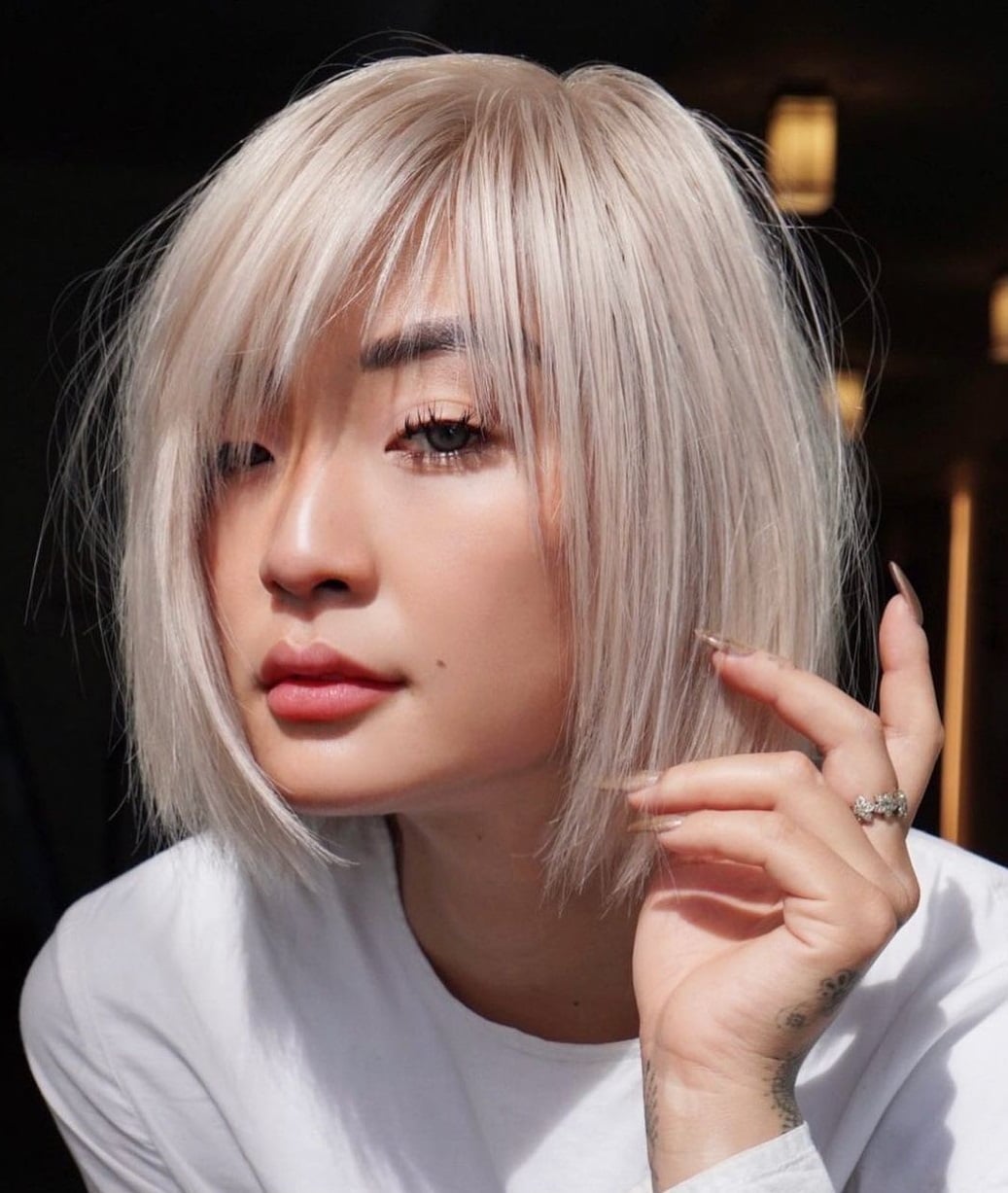 Platinum Blonde Bob With Curtain Bangs Platinum Blonde Bob With Curtain Bangs — Trendy Blonde Short Hair