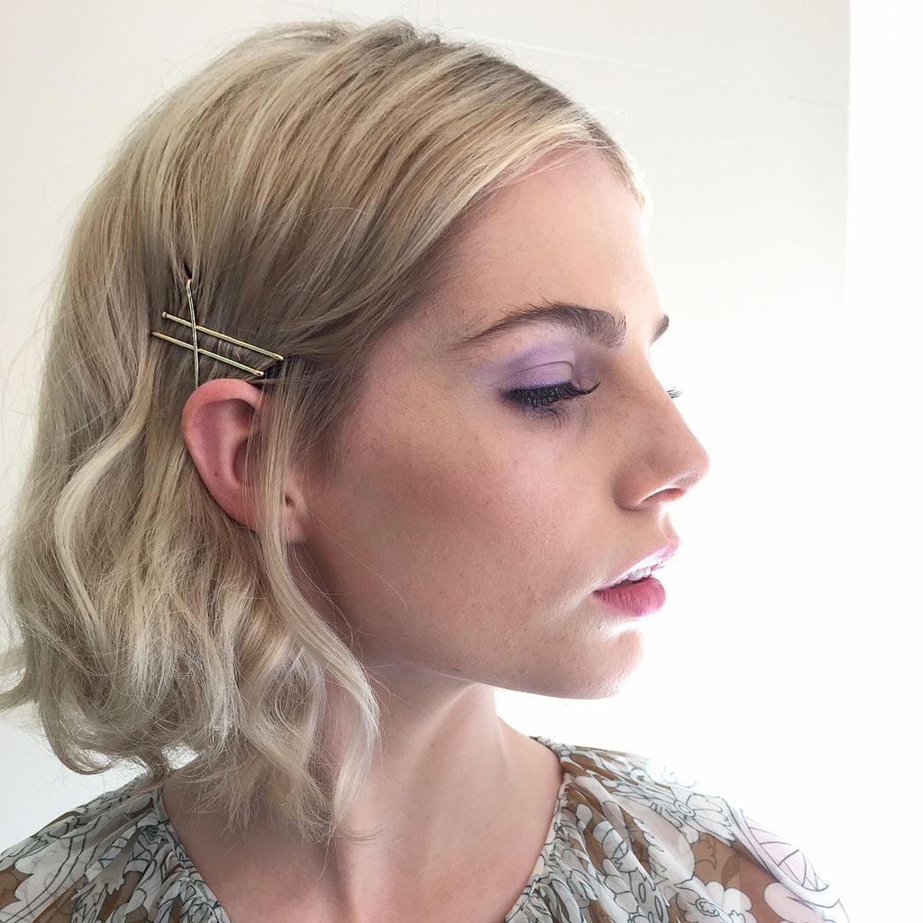Blonde Chin Bob With Gold Bobby Pins Blonde Chin Bob With Gold Bobby Pins — Trendy Bobby Pins Hairstyles