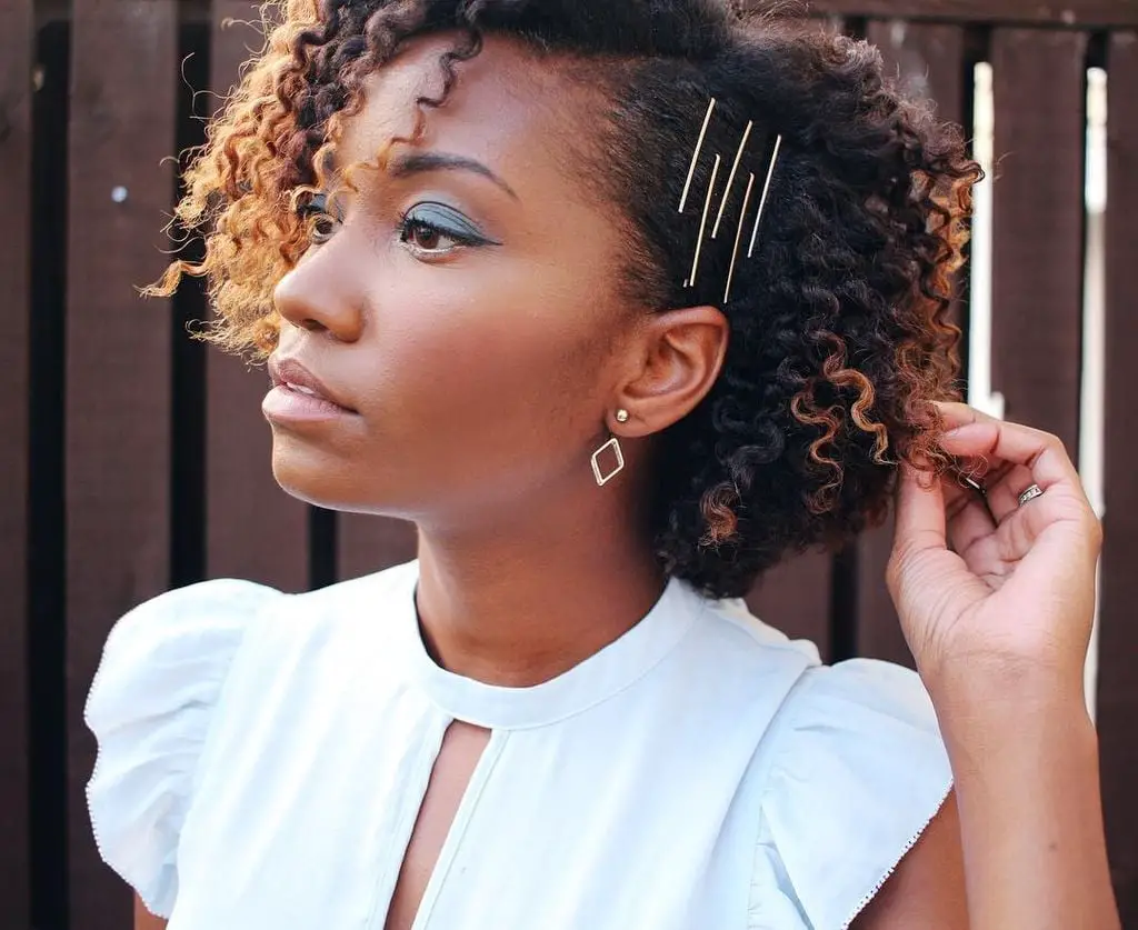 Shoulder Length Curly Hair Pulled Back With Gold Pins Shoulder Length Curly Hair Pulled Back With Gold Pins — Trendy Bobby Pins Hairstyles