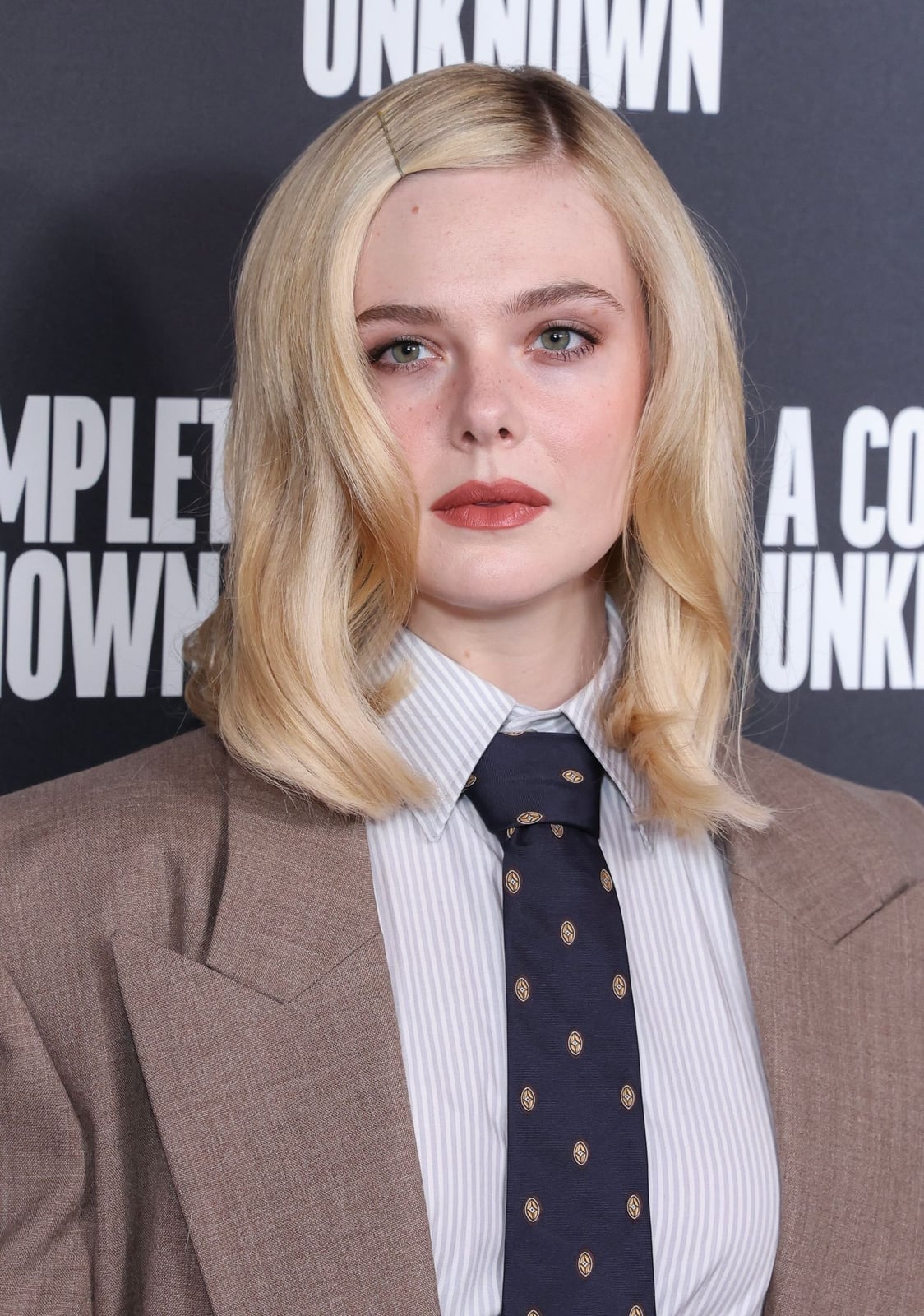 Ash Blonde Blunt Bob With Geometric Bobby Pins Ash Blonde Blunt Bob With Geometric Bobby Pins — Trendy Bobby Pins Hairstyles