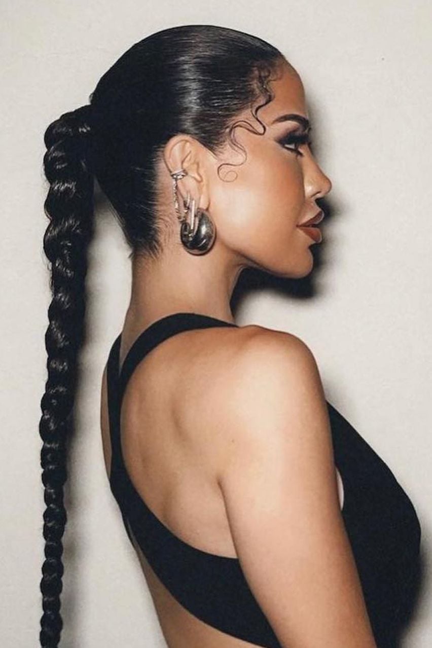 Wavy Black Chunky Side Braids With Shoulder Length Wavy Black Chunky Side Braids With Shoulder Length — Trendy Braids to the Back