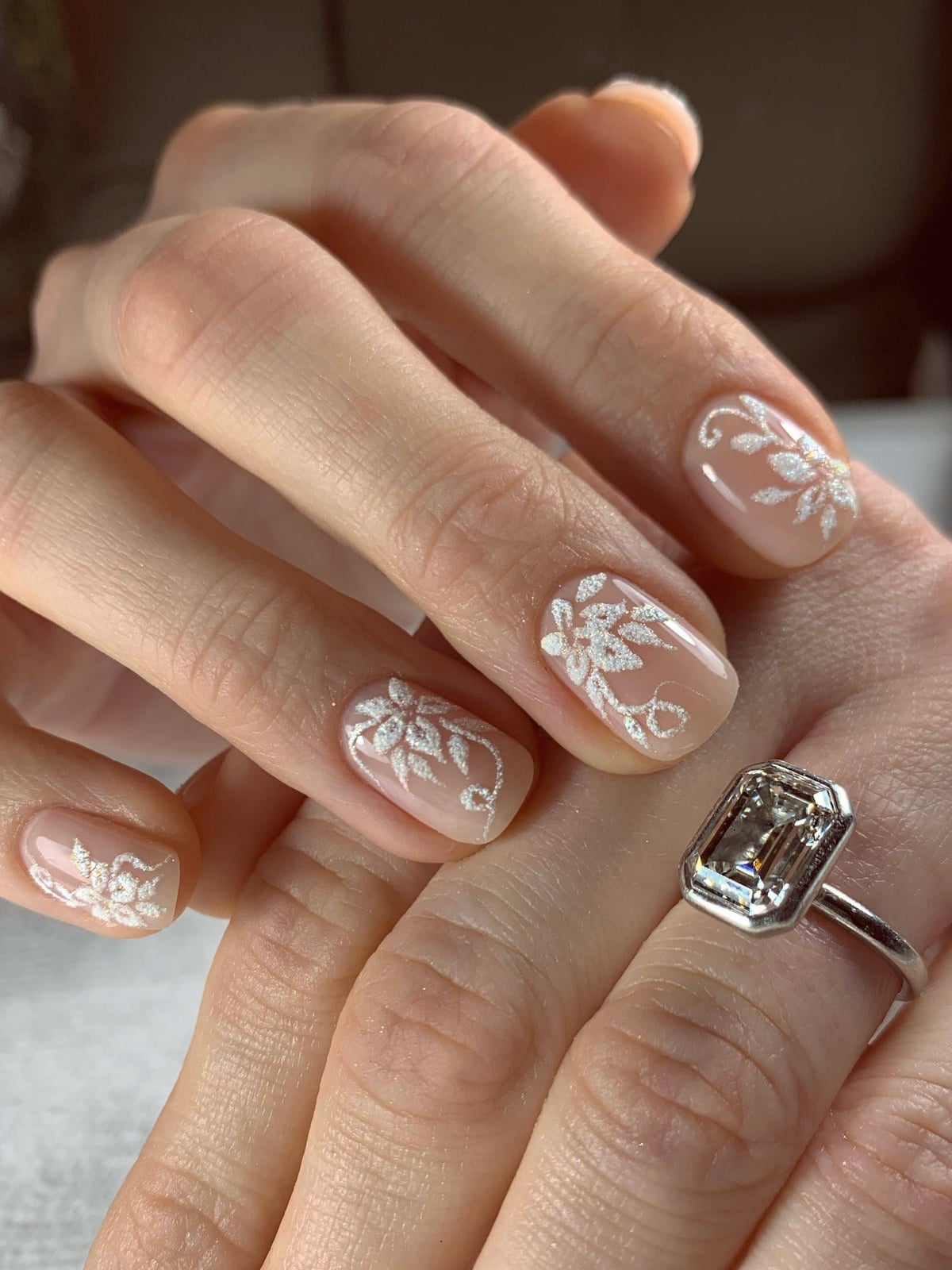 Short Almond White Floral Vine Art Short Almond White Floral Vine Art — Trendy Bridal Nails