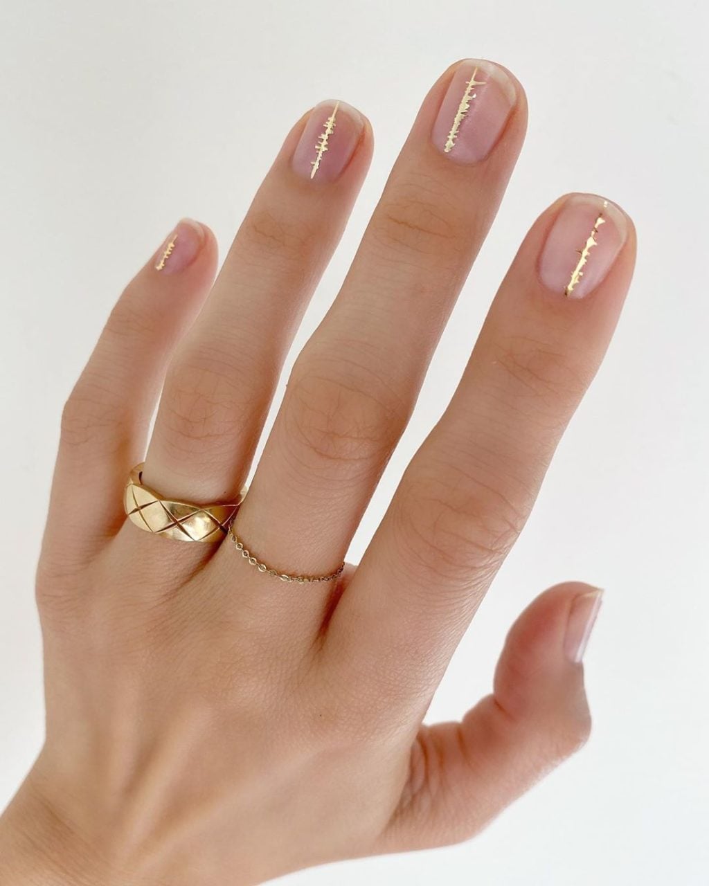 Short Square Minimalist Gold Lines Short Square Minimalist Gold Lines — Trendy Bridal Nails