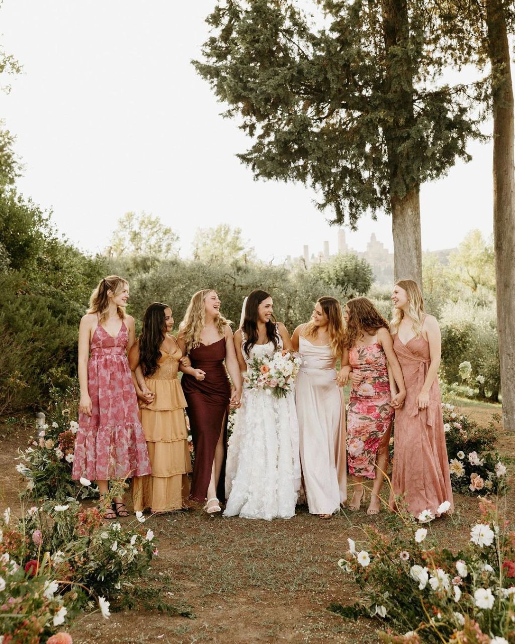 Mismatched Dresses in Pink Yellow Burgundy and Floral, Close-Up Take Mismatched Dresses in Pink Yellow Burgundy and Floral, Close-Up Take — Trendy Bridesmaid Dress