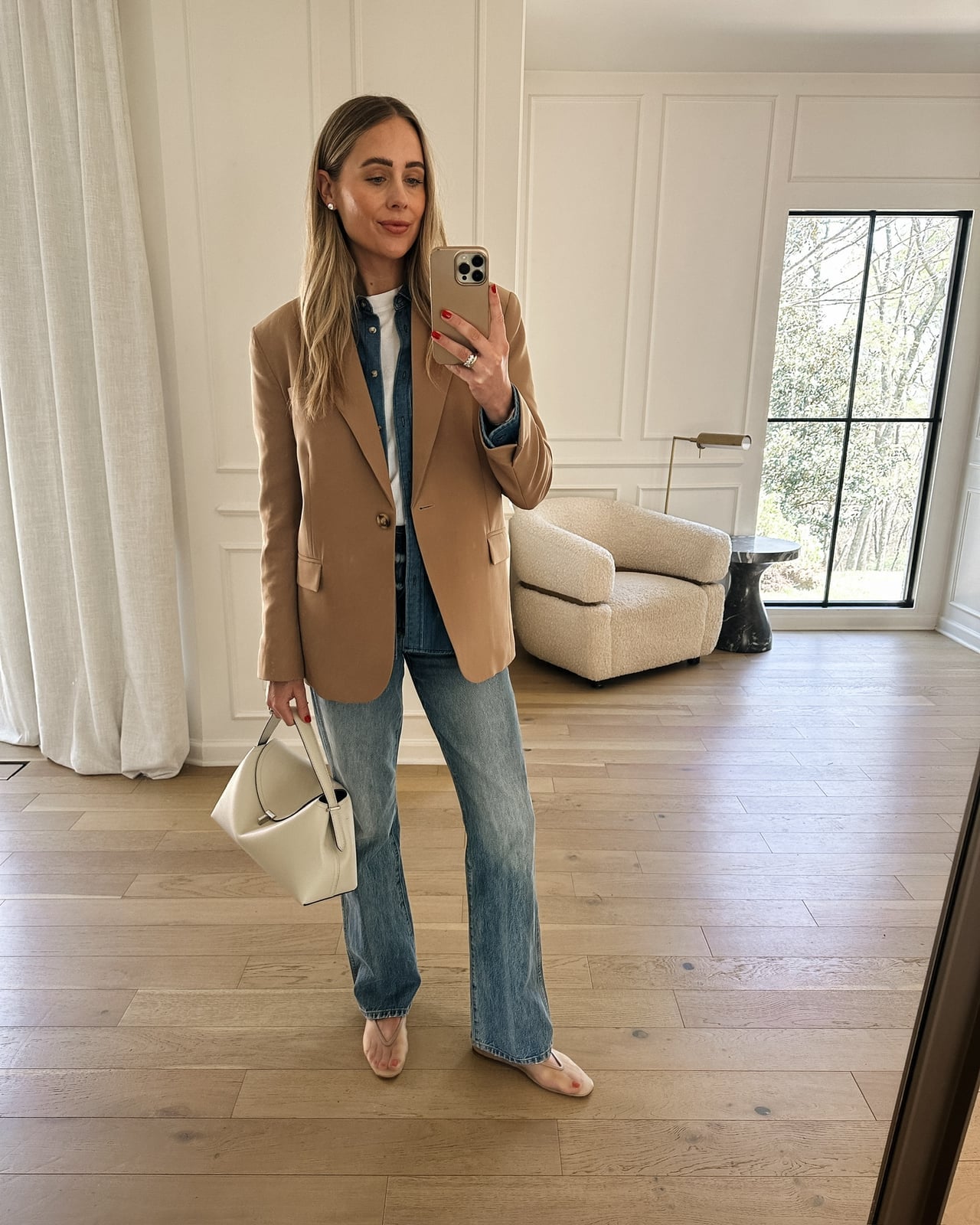 Linen-Blend Blazer With Denim Shirt and Jeans Linen-Blend Blazer With Denim Shirt and Jeans — Trendy Brown Blazer Outfit