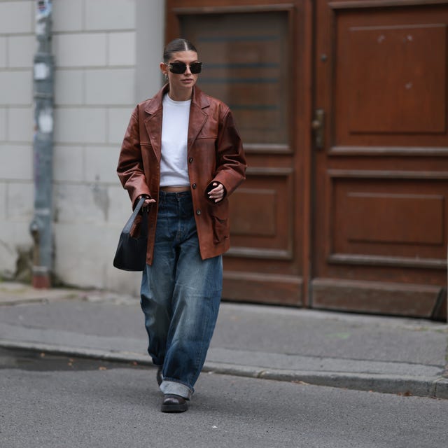 Leather Blazer With White Tee and Baggy Jeans Leather Blazer With White Tee and Baggy Jeans — Trendy Brown Blazer Outfit