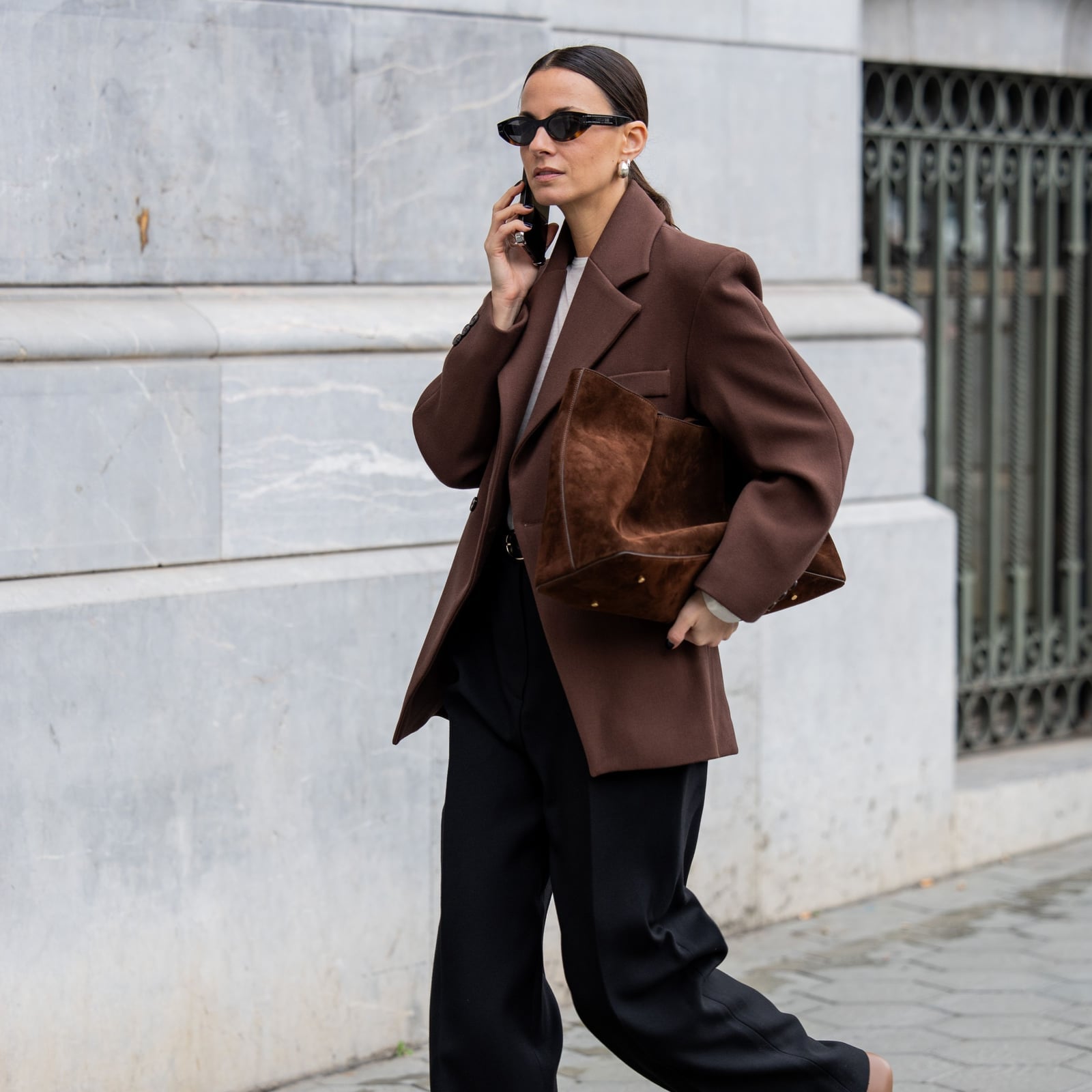 Wool Blazer With White Tee and Black Pants Wool Blazer With White Tee and Black Pants — Trendy Brown Blazer Outfit