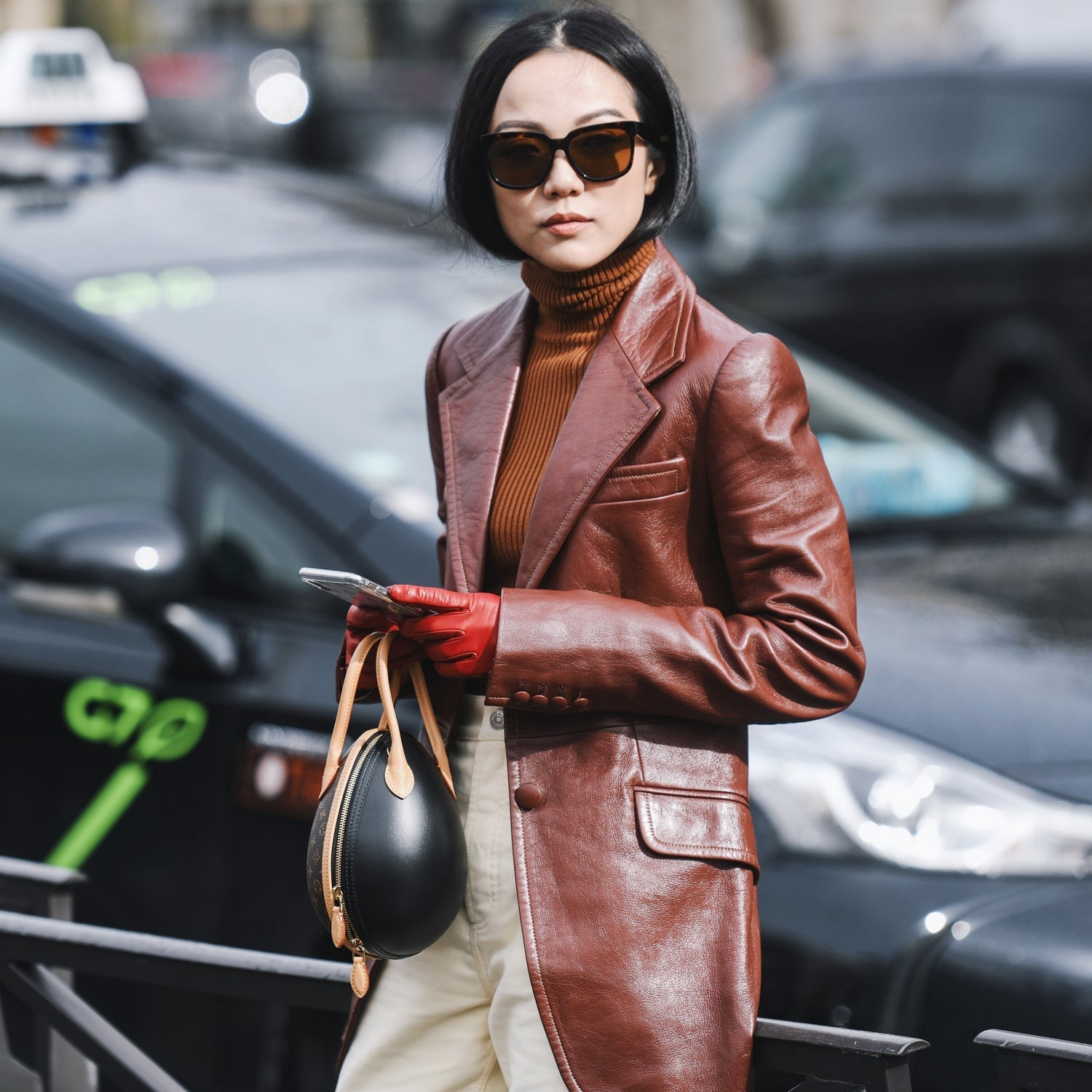 Leather Blazer With Turtleneck and Red Gloves Leather Blazer With Turtleneck and Red Gloves — Trendy Brown Blazer Outfit