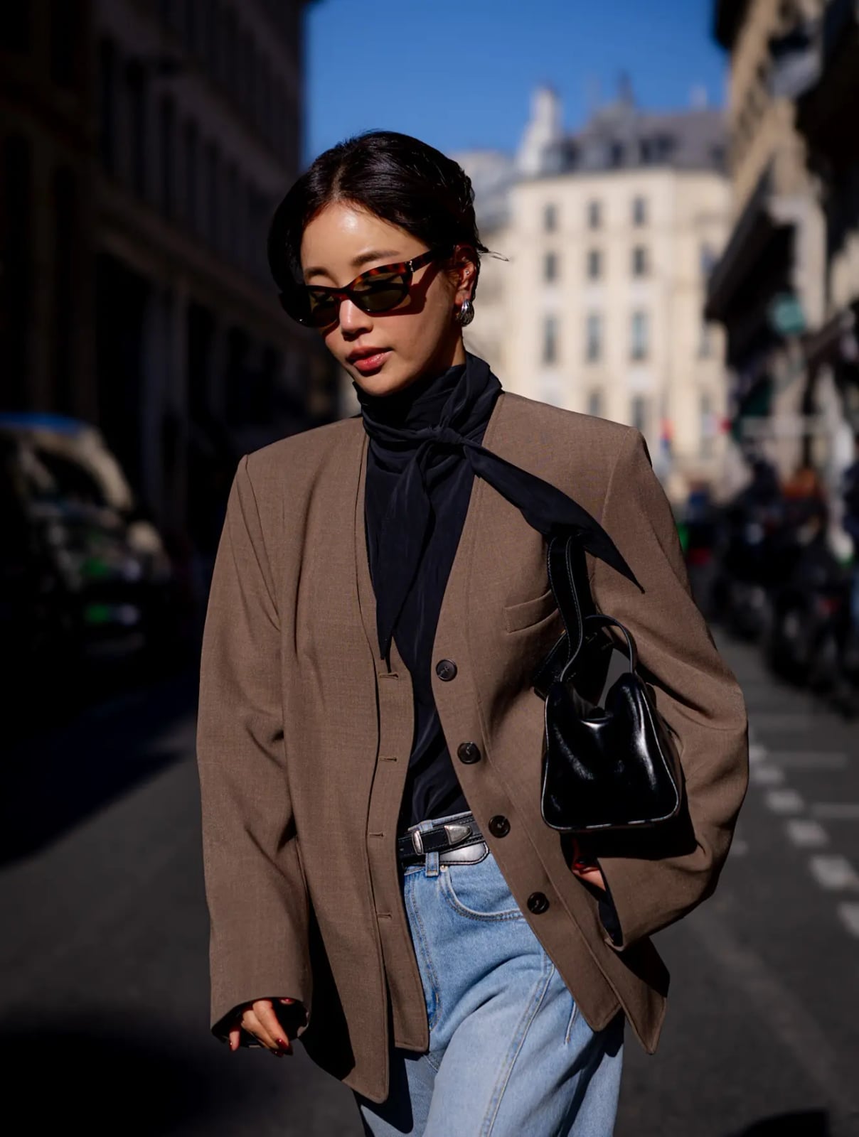 Wool Blend Blazer With Black Turtleneck and Jeans Wool Blend Blazer With Black Turtleneck and Jeans — Trendy Brown Blazer Outfit
