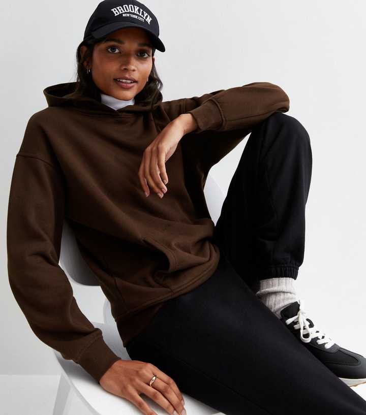 Oversized Brown Hoodie Over Turtleneck with Joggers Oversized Brown Hoodie Over Turtleneck with Joggers — Trendy Brown Hoodie Outfit
